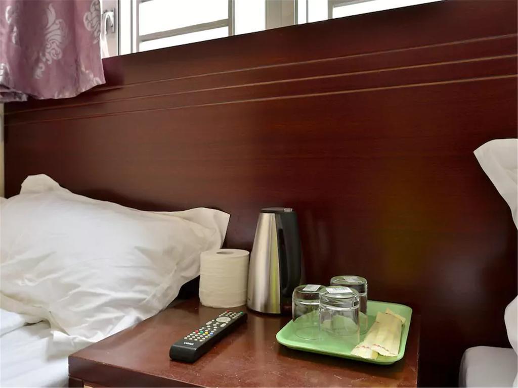 Mingdu Hostel Цзюлун Экстерьер фото